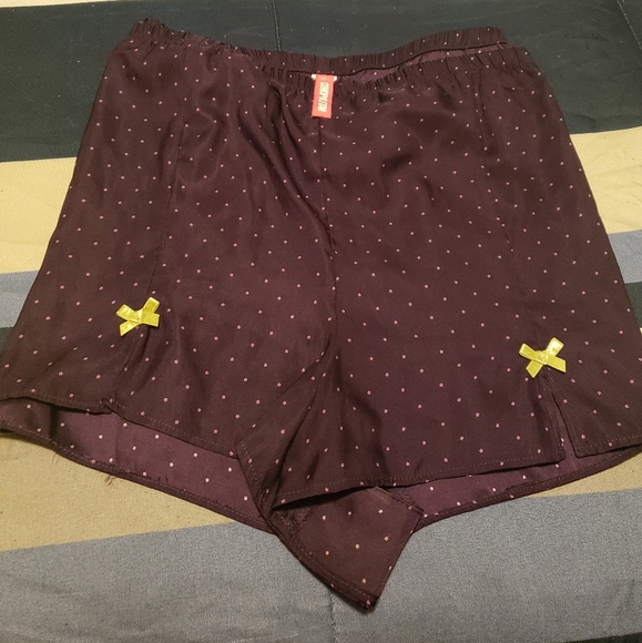 Cosmopolitan Other - Cute female boxers